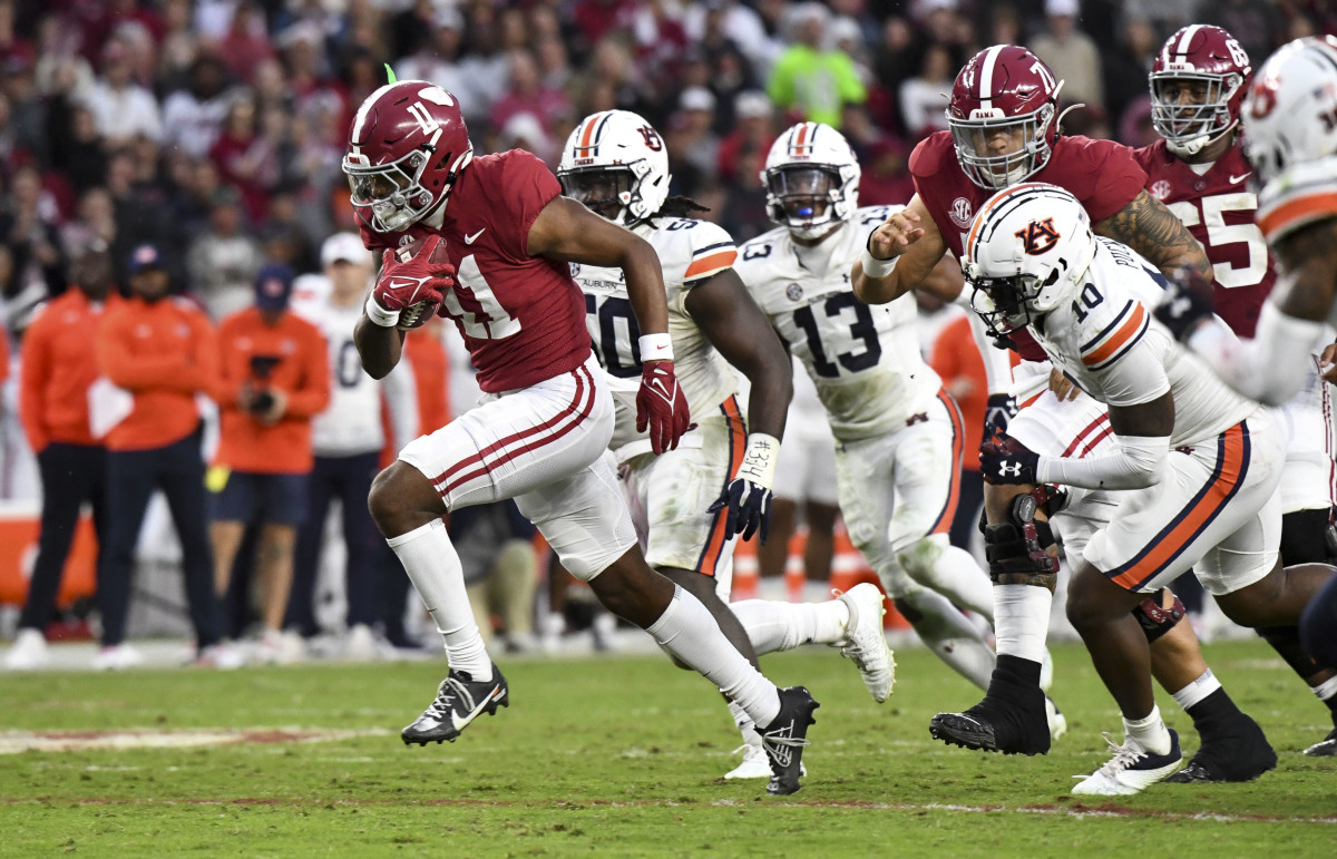 Wide receiver Traeshon Holden runs after the catch against the Auburn Tigers.